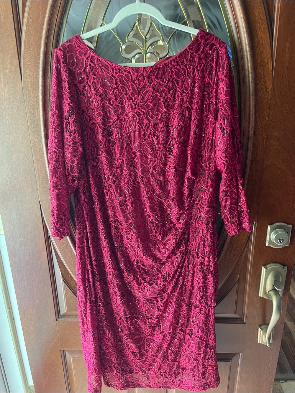 Jessica Howard Women's Lace Sheath Dress in Burgundy